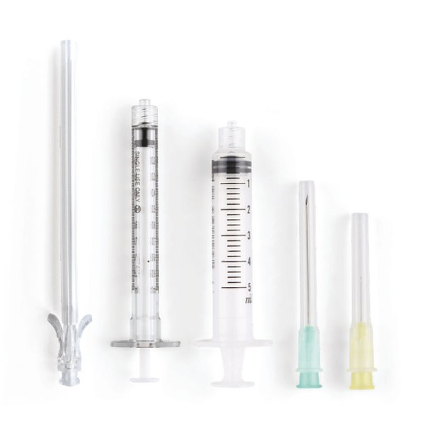 Syringes and needles of the T-Lab PRP kit